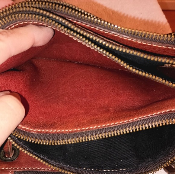 Marco Buggiani Genuine Leather Five Compartment Crossbody Purse - Picture 7 of 14